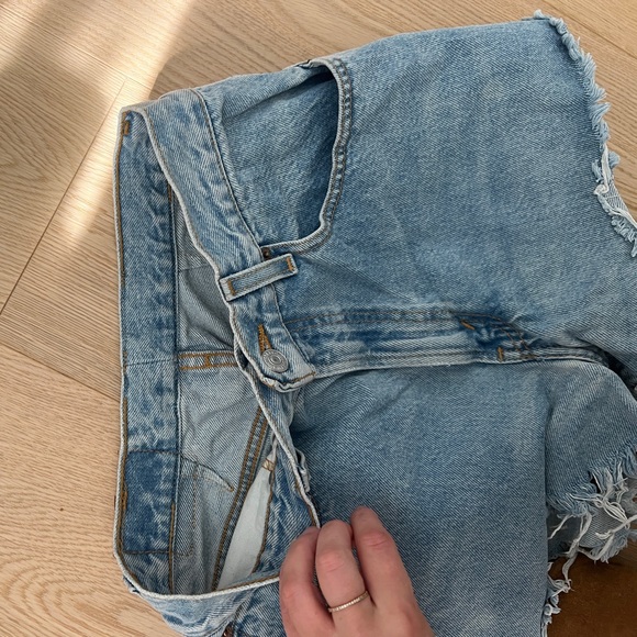 Vintage Levi cutoff shorts - Picture 3 of 3